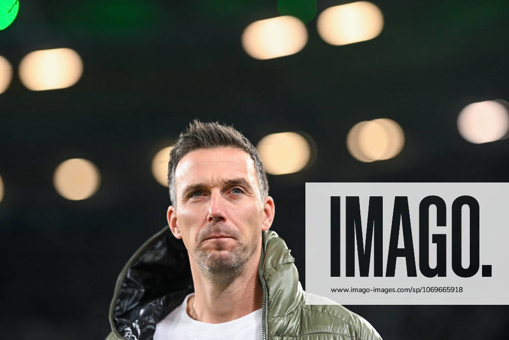 2. Bundesliga - Hannover 96 - Karlsruher SC am 28.11.2025 in der HDI Arena in Hannover Trainer Christian Eichner (Karlsruhe) unzufrieden, enttäuscht, enttaeuscht, niedergeschlagen.