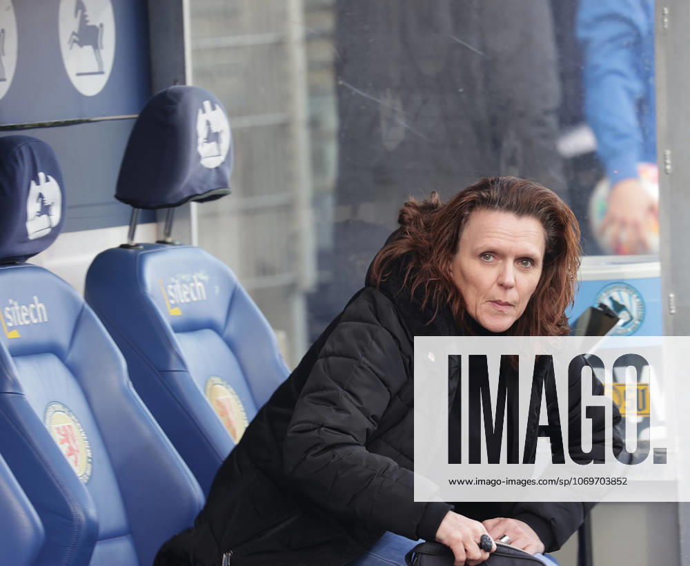 Fussball, Herren, Saison 2025 2026 2.BL, Eintracht Stadion, Eintracht Braunschweig gegen 1.FC Kaiserslautern, 2-0, Heimsieg Praesidentin Nicole Kumpis (Eintracht Braunschweig) DFL REGULATIONS PROHIBIT ANY USE OF PHOTOGRAPHS AS IMAGE SEQUENCES AND OR QUASI-VIDEO.