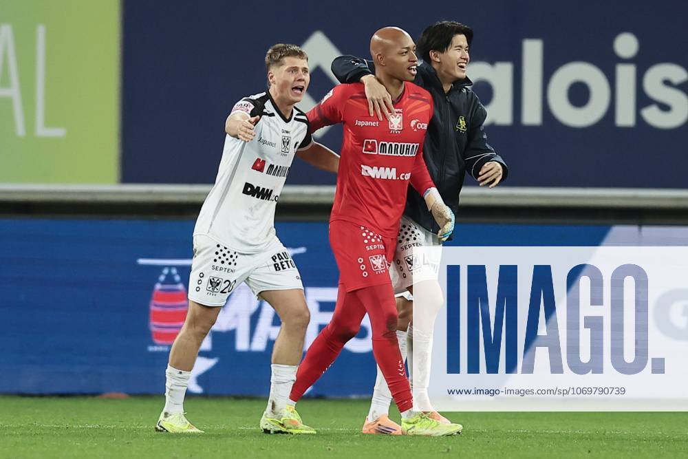STVV s players celebrate after winning a soccer match between KAA Gent and STVV, Sunday 30 November 2025 in Gent, on day 16 of the 2025-2026 Jupiler Pro League first division of the Belgian championship. BRUNOxFAHY x145451369x