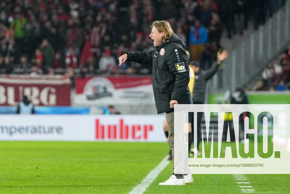 Bo Henriksen (1. FSV Mainz 05, Cheftrainer) , Deutschland, Fussball, 1. Bundesliga, 12.Spieltag, 2025 2026, SC Freiburg vs. 1. FSV Mainz 05, 30.11.2025, Europa-Park Stadion, Freiburg, Deutschland DFL REGULATIONS PROHIBIT ANY USE OF PHOTOGRAPHS AS IMAGE SEQUENCES AND OR QUASI-VIDEO. Freiburg Europa-Park Stadion Baden-Württemberg Deutschland