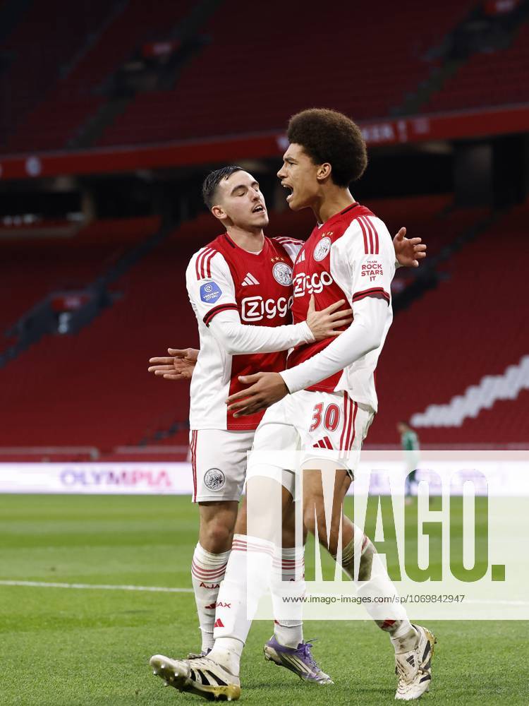 AMSTERDAM - (l-r) Oscar Gloukh of Ajax and Aaron Bouwman of Ajax celebrate the 2-0 goal during the Dutch Eredivisie match between AFC Ajax and FC Groningen at the Johan Cruijff ArenA on December 2, 2025, in Amsterdam, Netherlands. ANP Hollandse Hoogte MAURICE VAN STEEN Eredivisie 2025-2026 ANPxSportx xMauricexvanxSteenxIVx 543682501 originalFilename: 543682501