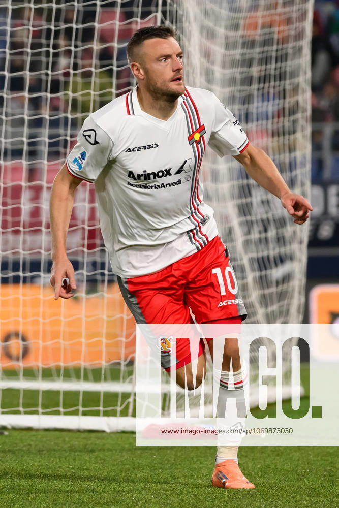 Jamie Vardy of US Cremonese celebrates after scoring the goal of 1-3 during the Serie A 2025 2026 football match between Bologna FC and USC Cremonese at Renato dall Ara stadium in Bologna (Italy), December 1, 2025. AndreaxStaccioli