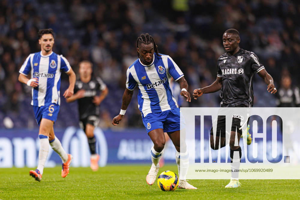 Yann Karamoh and Beni Mukendi seen during Taca Da Liga 25 26 quarterfinal between teams of FC Porto and Vitoria SC (Bernardo Benjamim Ball Raw Images) Porto Estadio do Dragao Portugal