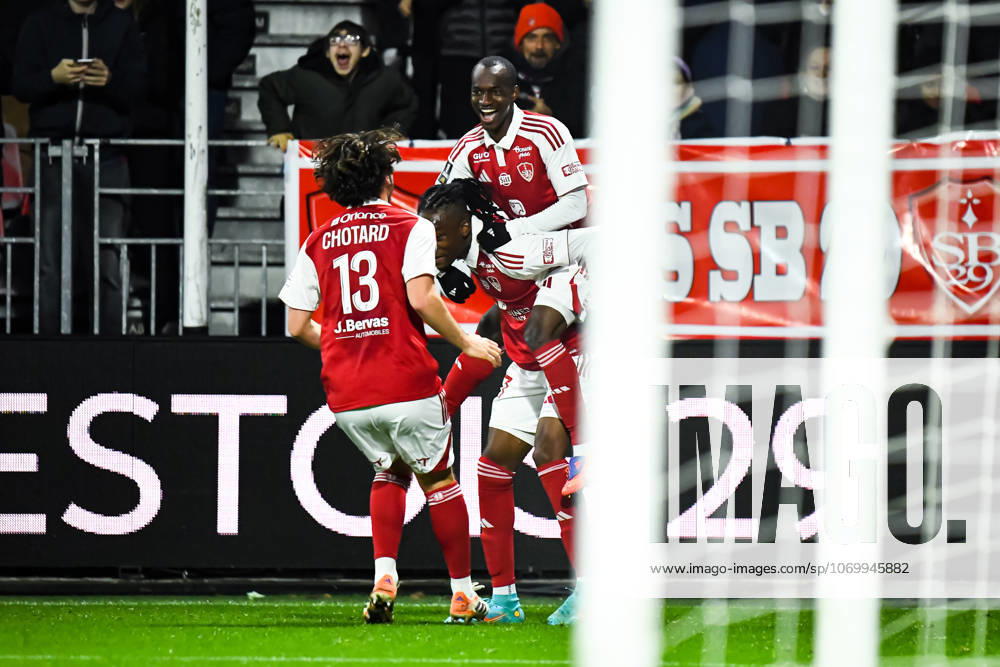 Joie des joueurs du Stade Brestois apràs le but de Kamory Doumbia (Stade Brestois)