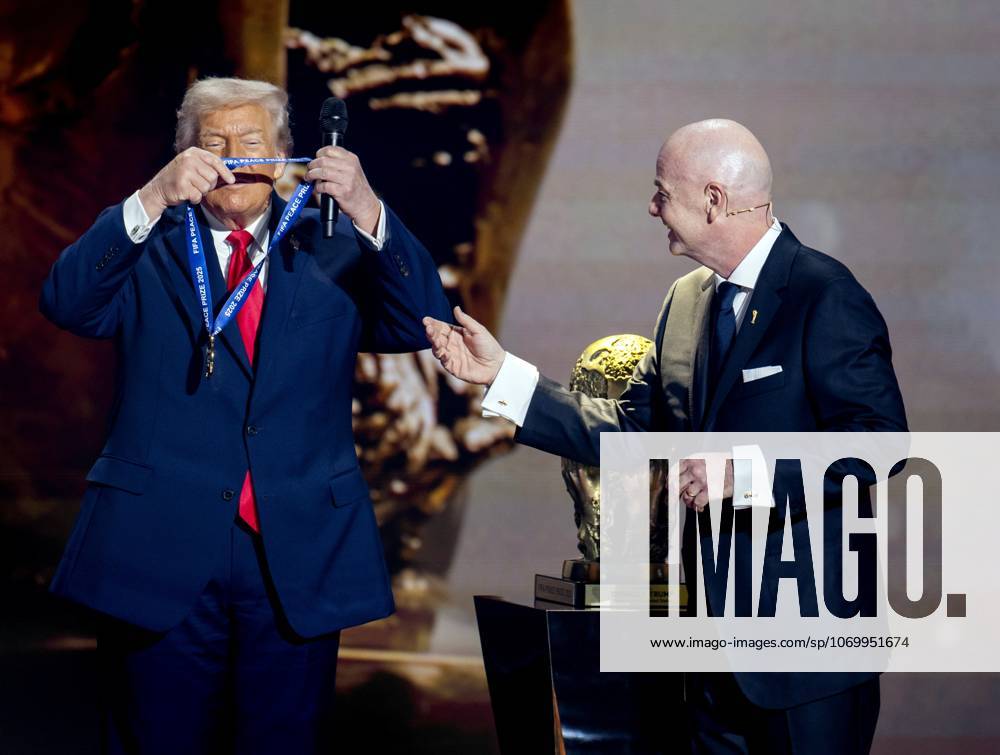WASHINGTON - President Donald Trump receives the FIFA Peace Prize from FIFA President Gianni Infantino during the draw for the 2026 World Cup in the United States. ANP KOEN VAN WEEL ANPxSportx IVx 543996006 originalFilename: 543996006