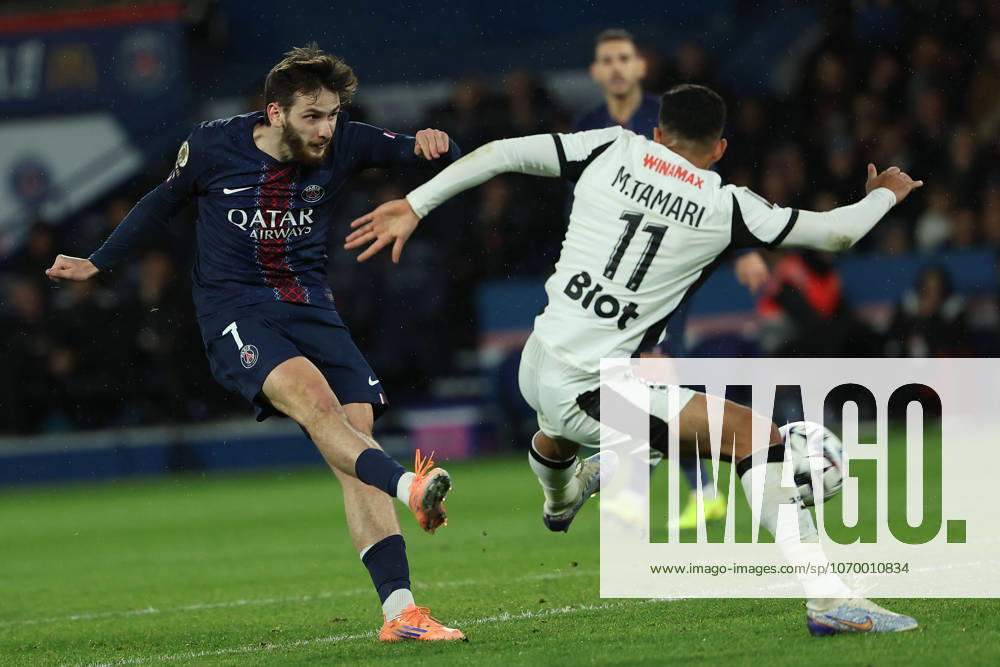 FBL-FRA-LIGUE1-Paris Saint Germain - Stade Rennes Khvicha Kvaratskhelia (Paris Saint-Germain) scores a goal, Mousa al-Taamari (Stade Rennes) during the French L1 football match between Paris Saint-Germain (PSG) an Stade Rennes at Parc des Princes Paris ,France, on December 06, 2025.