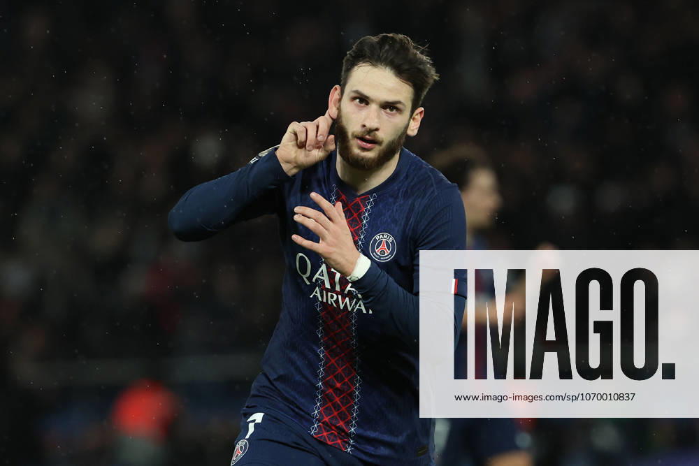 FBL-FRA-LIGUE1-Paris Saint Germain - Stade Rennes Khvicha Kvaratskhelia (Paris Saint-Germain) celebrate the goal during the French L1 football match between Paris Saint-Germain (PSG) an Stade Rennes at Parc des Princes Paris ,France, on December 06, 2025.