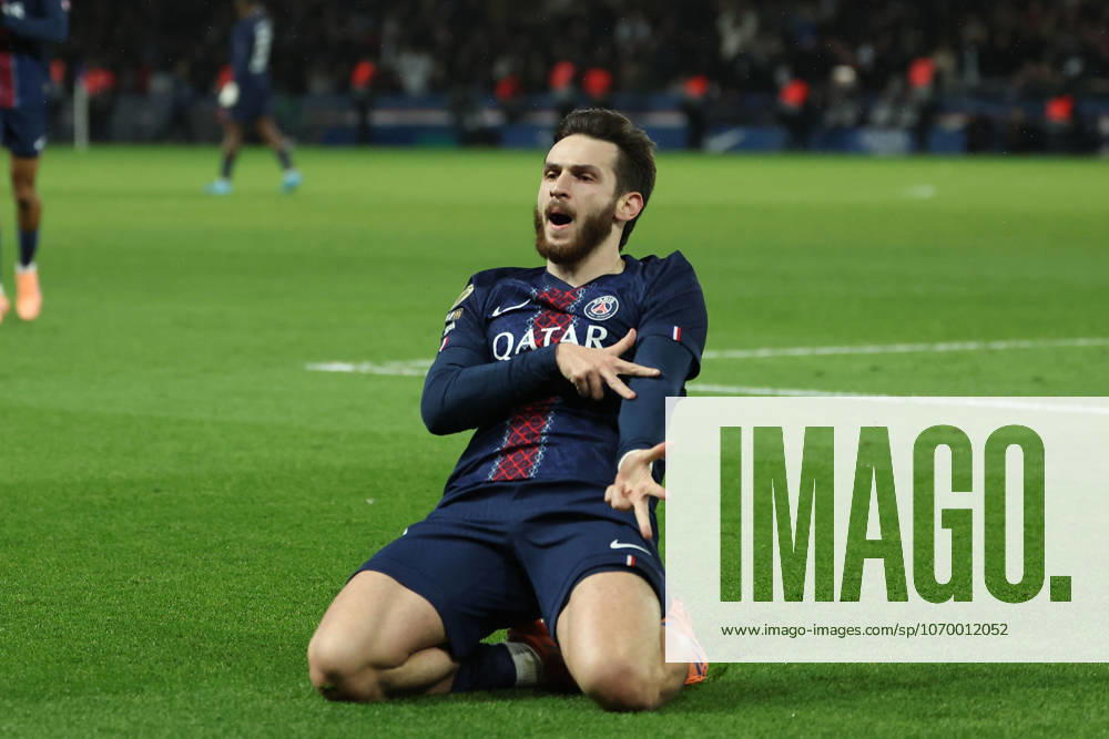 FBL-FRA-LIGUE1-Paris Saint Germain - Stade Rennes Khvicha Kvaratskhelia (Paris Saint-Germain) celebrate the goal during the French L1 football match between Paris Saint-Germain (PSG) an Stade Rennes at Parc des Princes Paris ,France, on December 06, 2025.