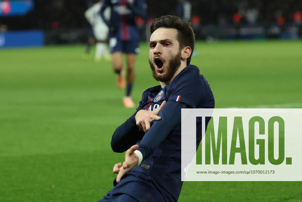 FBL-FRA-LIGUE1-Paris Saint Germain - Stade Rennes Khvicha Kvaratskhelia (Paris Saint-Germain) celebrate the goal during the French L1 football match between Paris Saint-Germain (PSG) an Stade Rennes at Parc des Princes Paris ,France, on December 06, 2025.
