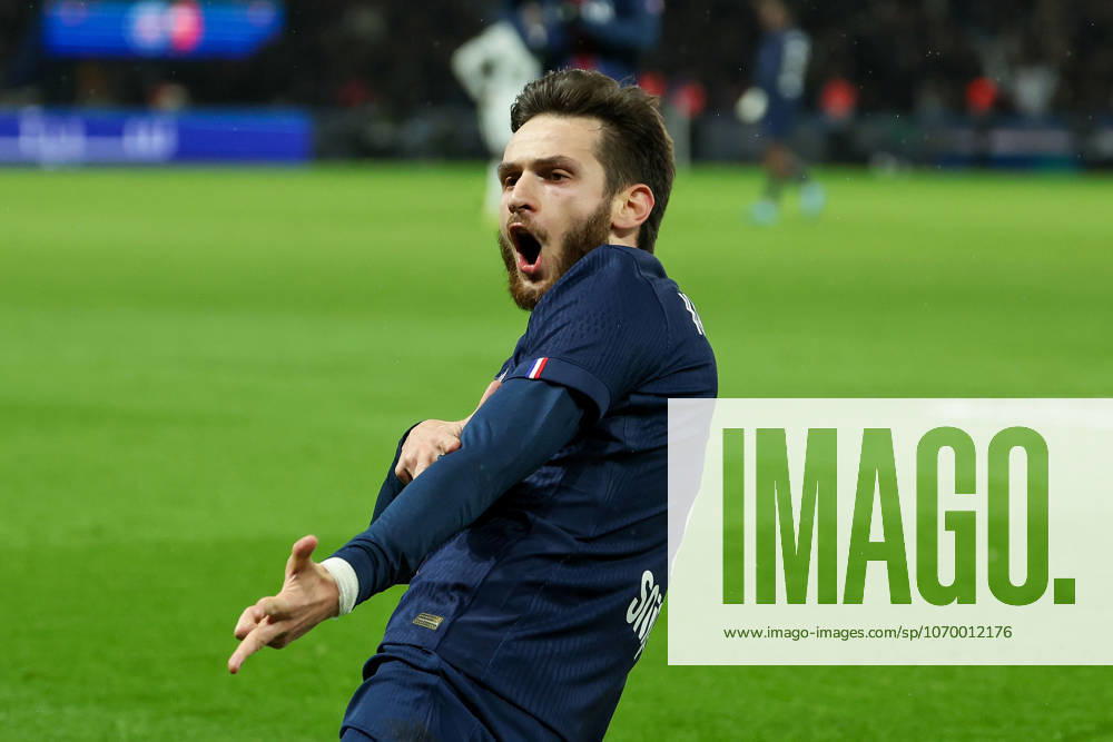 FBL-FRA-LIGUE1-Paris Saint Germain - Stade Rennes Khvicha Kvaratskhelia (Paris Saint-Germain) celebrate the goal during the French L1 football match between Paris Saint-Germain (PSG) an Stade Rennes at Parc des Princes Paris ,France, on December 06, 2025.