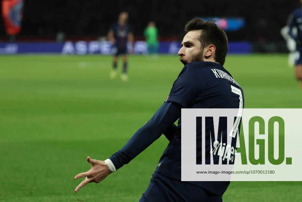FBL-FRA-LIGUE1-Paris Saint Germain - Stade Rennes Khvicha Kvaratskhelia (Paris Saint-Germain) celebrate the goal during the French L1 football match between Paris Saint-Germain (PSG) an Stade Rennes at Parc des Princes Paris ,France, on December 06, 2025.