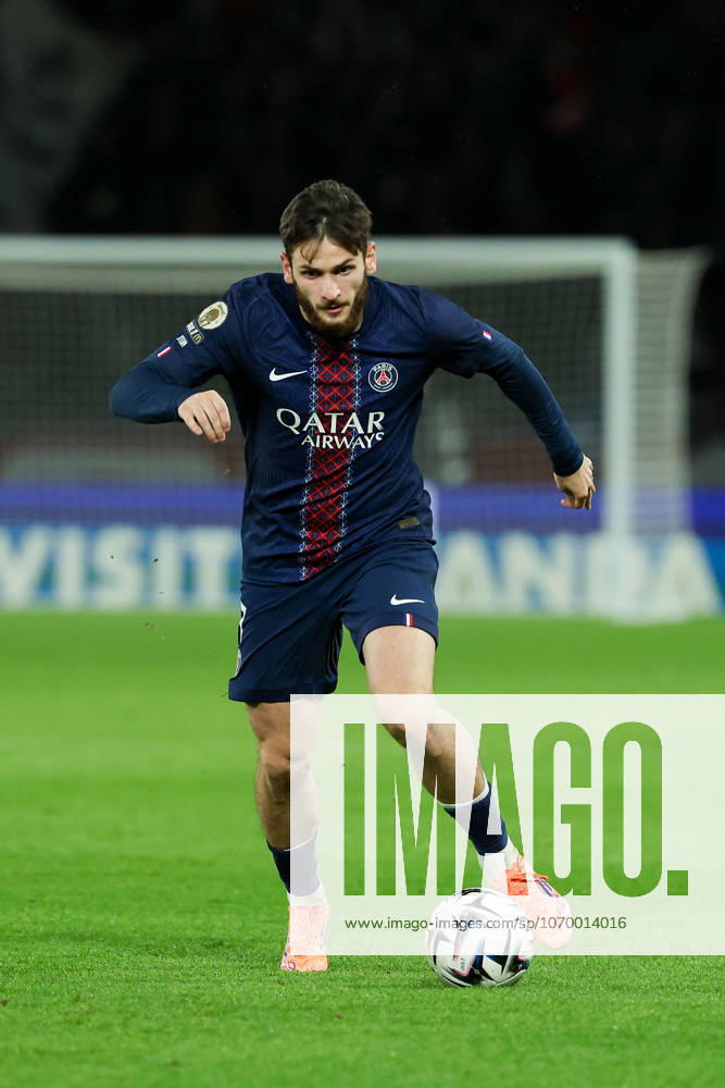 FBL-FRA-LIGUE1-Paris Saint Germain - Stade Rennes Khvicha Kvaratskhelia (Paris Saint-Germain) in action during the French L1 football match between Paris Saint-Germain (PSG) an Stade Rennes at Parc des Princes Paris ,France, on December 06, 2025.