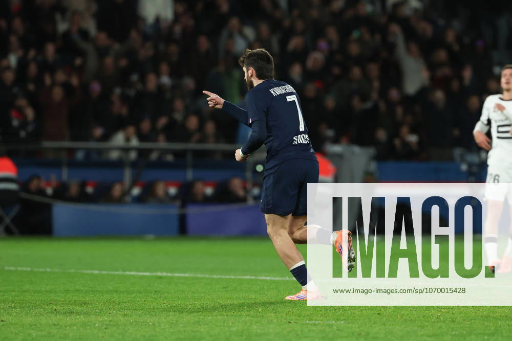 FBL-FRA-LIGUE1-Paris Saint Germain - Stade Rennes Khvicha Kvaratskhelia (Paris Saint-Germain) celebrates after scoring a goal during the French L1 football match between Paris Saint-Germain (PSG) an Stade Rennes at Parc des Princes Paris ,France, on December 06, 2025.