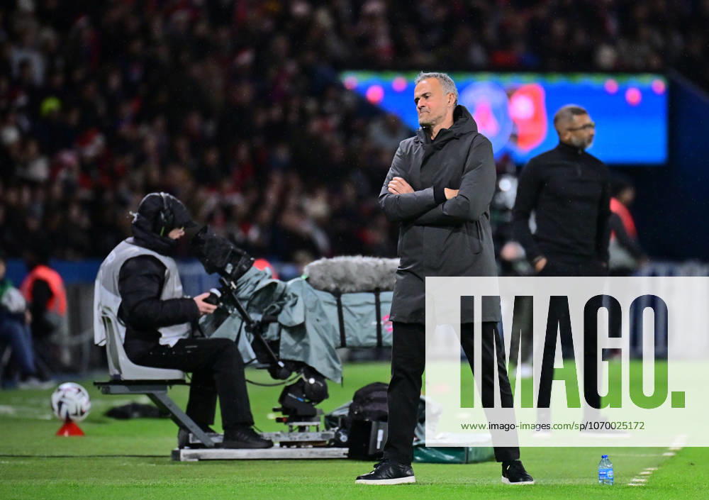 Luis Enrique Martinez ( coach PSG ) during the Ligue 1 match between Paris Saint Germain and Stade Rennais at Parc Des Princes on December 06 , 2025 in Paris, France. ( Photo by Federico Pestellini PsnewZ )