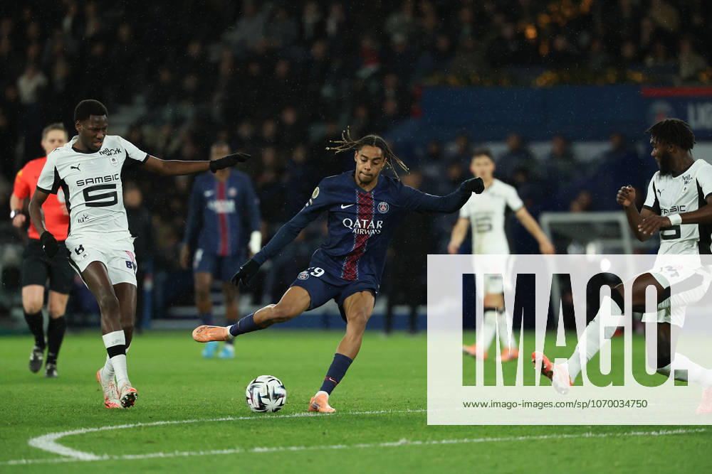 FBL-FRA-LIGUE1-Paris Saint Germain - Stade Rennes Bradley Barcola (Paris Saint-Germain) during the French L1 football match between Paris Saint-Germain (PSG) an Stade Rennes at Parc des Princes Paris ,France, on December 06, 2025.