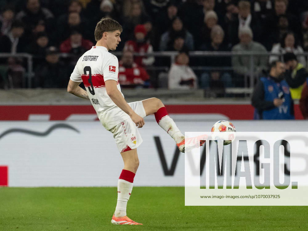 Ramon Hendriks (VfB Stuttgart, 03) GER, VfB Stuttgart vs. FC Bayern Muenchen, Fussball, Herren, 1. Bundesliga, 13. Spieltag, Spielzeit 2025 2026, 06.12.2025, DFL DFB REGULATIONS PROHIBIT ANY USE OF PHOTOGRAPHS AS IMAGE SEQUENCES AND OR QUASI-VIDEO, GER, VfB Stuttgart vs. FC Bayern Muenchen, Fussball, Herren, 1. Bundesliga, 13. Spieltag, Spielzeit 2025 2026, 06.12.2025 Stuttgart
