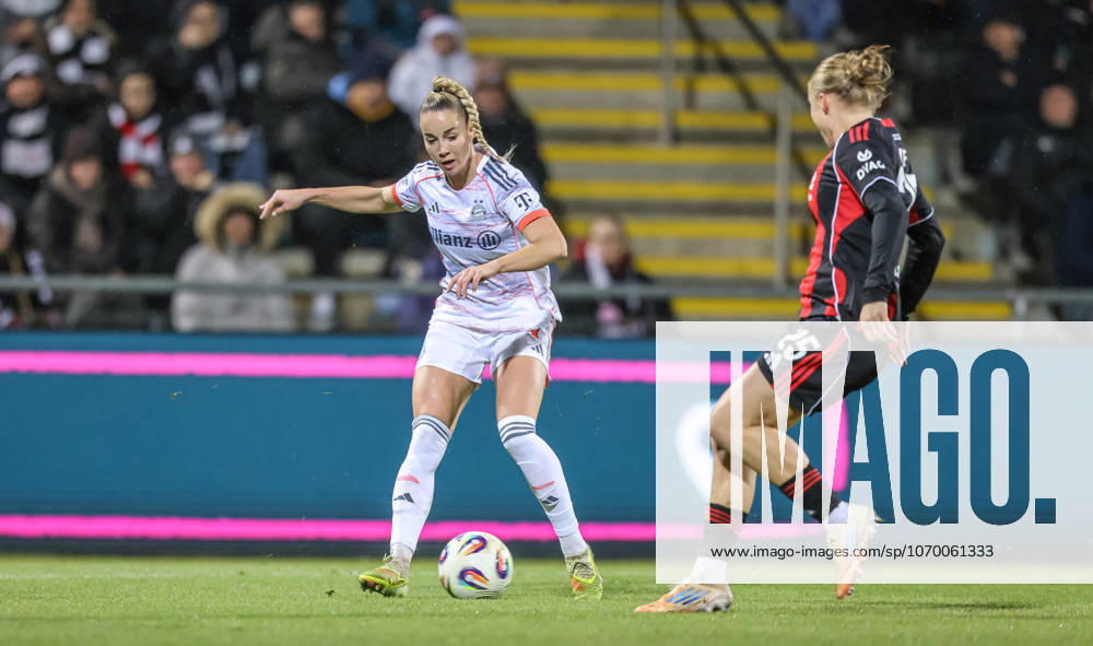 GER, Frankfurt, Eintracht Frankfurt vs FC Bayern München, Google Pixel Bundesliga, Fussball, DFB, Spielzeit 2025 2026, Stadion am Brentanobad, 12. Spieltag im Bild v.l.: Giulia Gwinn (Bayern München 7), Jella Veit (Eintracht Frankfurt 25) DFB DFL REGULATIONS PROHIBIT ANY USE OF PHOTOGRAPHS AS IMAGE SEQUENCES AND OR QUASI-VIDEO