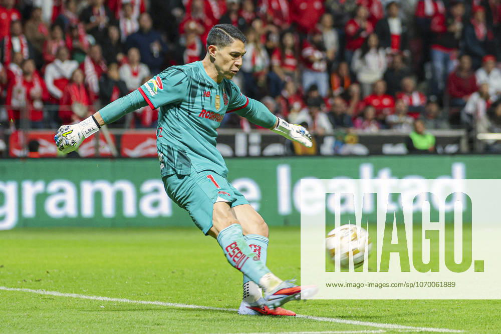 LIGA BBVA MX 2025 LIGA BBVA MX 2025 TOLUCA VS RAYADOS MONTERREY 06122025 TOLUCA, ESTADO DE MEXICO, MEXICO. Action photo of Hugo Gonzalez, goalkeeper of Diablos Rojos del Toluca, during semifinal game of the Torneo de Apertura 2025 of the BBVA Liga MX, held at the Estadio Nemesio Diez of Toluca, Estado de Mexico against Rayados Monterrey. Foto de accion de Hugo Gonzalez, portero de los Diablos Rojos del Toluca, durante juego semifinal del Torneo Apertura 2025 de la Liga BBVA MX, celebrado en el estadio Nemesio Diez de Toluca, Estado de Mexico en contra de Rayados Monterrey. IMAGENSHOP AGENCIA FOTOGRAFIC TOLUCA ESTADO DE MEXICO MEXICO