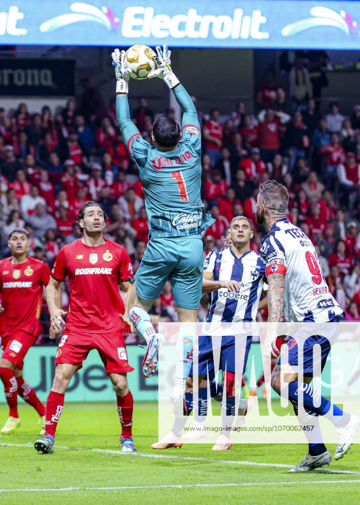 LIGA BBVA MX 2025 LIGA BBVA MX 2025 TOLUCA VS RAYADOS MONTERREY 06122025 TOLUCA, ESTADO DE MEXICO, MEXICO. Action photo of Hugo Gonzalez, goalkeeper of Diablos Rojos del Toluca, during semifinal game of the Torneo de Apertura 2025 of the BBVA Liga MX, held at the Estadio Nemesio Diez of Toluca, Estado de Mexico against Rayados Monterrey. Foto de accion de Hugo Gonzalez, portero de los Diablos Rojos del Toluca, durante juego semifinal del Torneo Apertura 2025 de la Liga BBVA MX, celebrado en el estadio Nemesio Diez de Toluca, Estado de Mexico en contra de Rayados Monterrey. IMAGENSHOP AGENCIA FOTOGRAFICA TOLUCA ESTADO DE MEXICO MEXICO