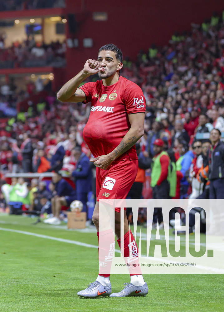 LIGA BBVA MX 2025 LIGA BBVA MX 2025 TOLUCA VS RAYADOS MONTERREY 06122025 TOLUCA, ESTADO DE MEXICO, MEXICO. Action photo of Andres Pereira of Diablos Rojos del Toluca, during semifinal game of the Torneo de Apertura 2025 of the BBVA Liga MX, held at the Estadio Nemesio Diez of Toluca, Estado de Mexico against Rayados Monterrey. Foto de accion de Andres Pereira de los Diablos Rojos del Toluca, durante juego semifinal del Torneo Apertura 2025 de la Liga BBVA MX, celebrado en el estadio Nemesio Diez de Toluca, Estado de Mexico en contra de Rayados Monterrey. IMAGENSHOP AGENCIA FOTOGRAFICA TOLUCA ESTADO DE MEXICO MEXICO