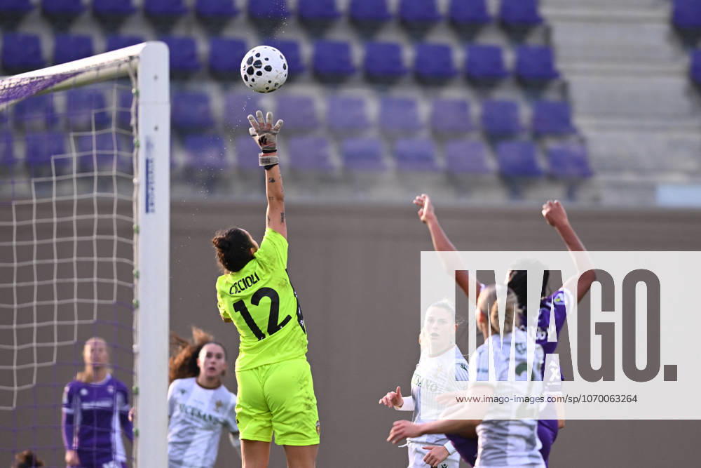 CALCIO - Serie A Femminile - ACF Fiorentina vs Ternana Women Ciccioli Gloria (Ternana) safe during ACF Fiorentina vs Ternana Women, Italian football Serie A Women match in Bagno a Ripoli (FI), Italy, December 07 2025 Bagno a Ripoli (FI) Italy
