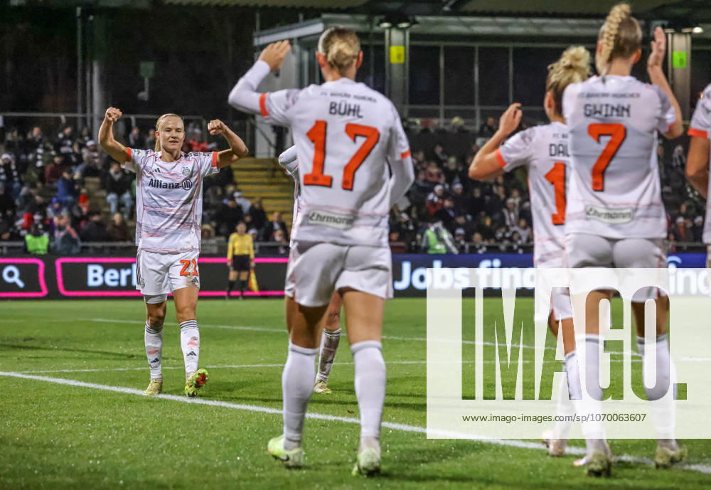 GER, Frankfurt, Eintracht Frankfurt vs FC Bayern München, Google Pixel Bundesliga, Fussball, DFB, Spielzeit 2025 2026, Stadion am Brentanobad, 12. Spieltag im Bild: Jovana Damnjanović (Bayern München 9) erzielt das Tor zum 2:0, Jubel und Freude, Emotionen, Pernille Harder (Bayern München 21) DFB DFL REGULATIONS PROHIBIT ANY USE OF PHOTOGRAPHS AS IMAGE SEQUENCES AND OR QUASI-VIDEO