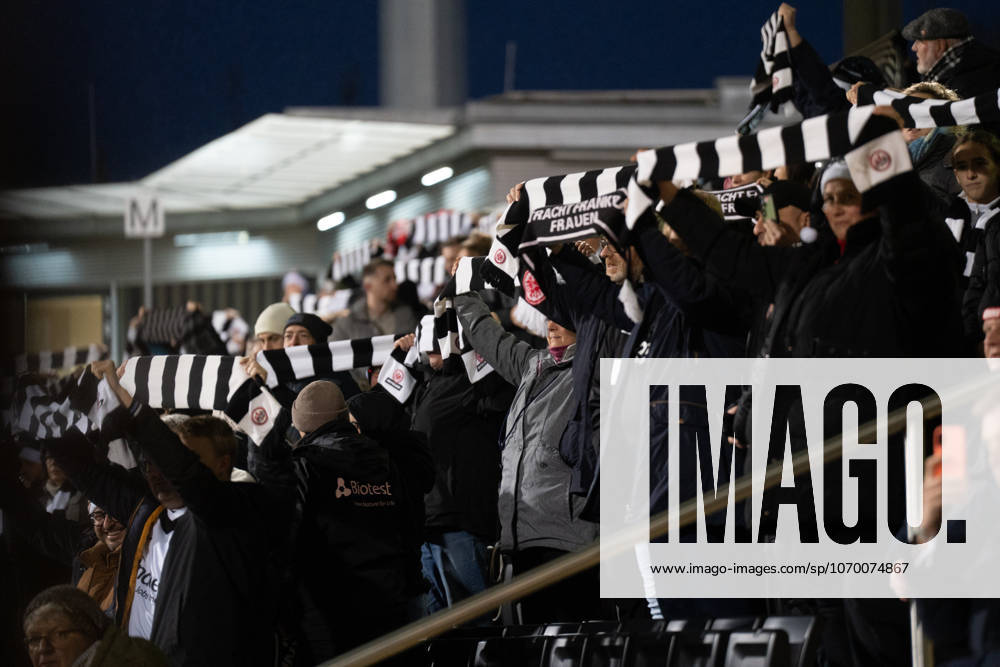 Fussball Google Pixel Frauen-Bundesliga, Eintracht Frankfurt - FC Bayern Eintracht Fans Frankfurt am Main