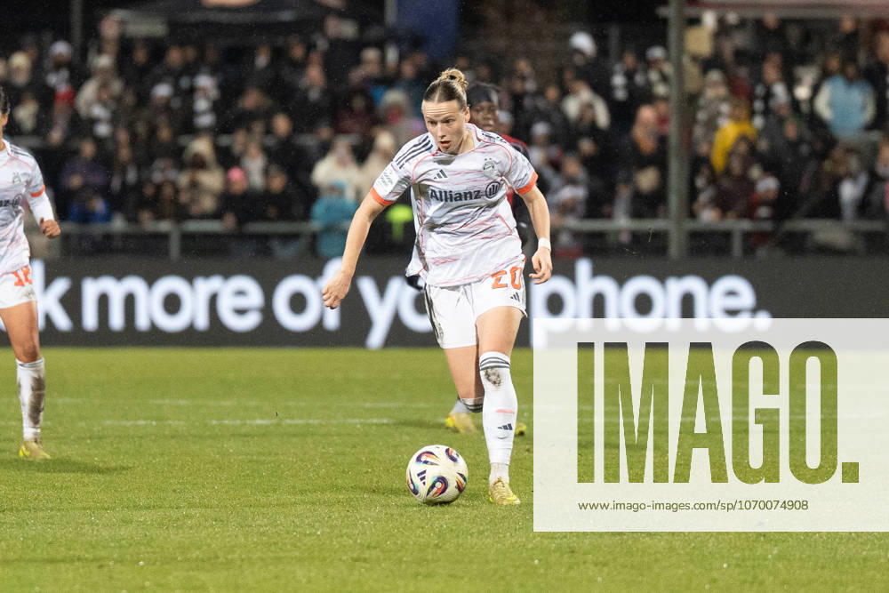 Fussball Google Pixel Frauen-Bundesliga, Eintracht Frankfurt - FC Bayern Franziska Kett (FC Bayern München, 20) Frankfurt am Main