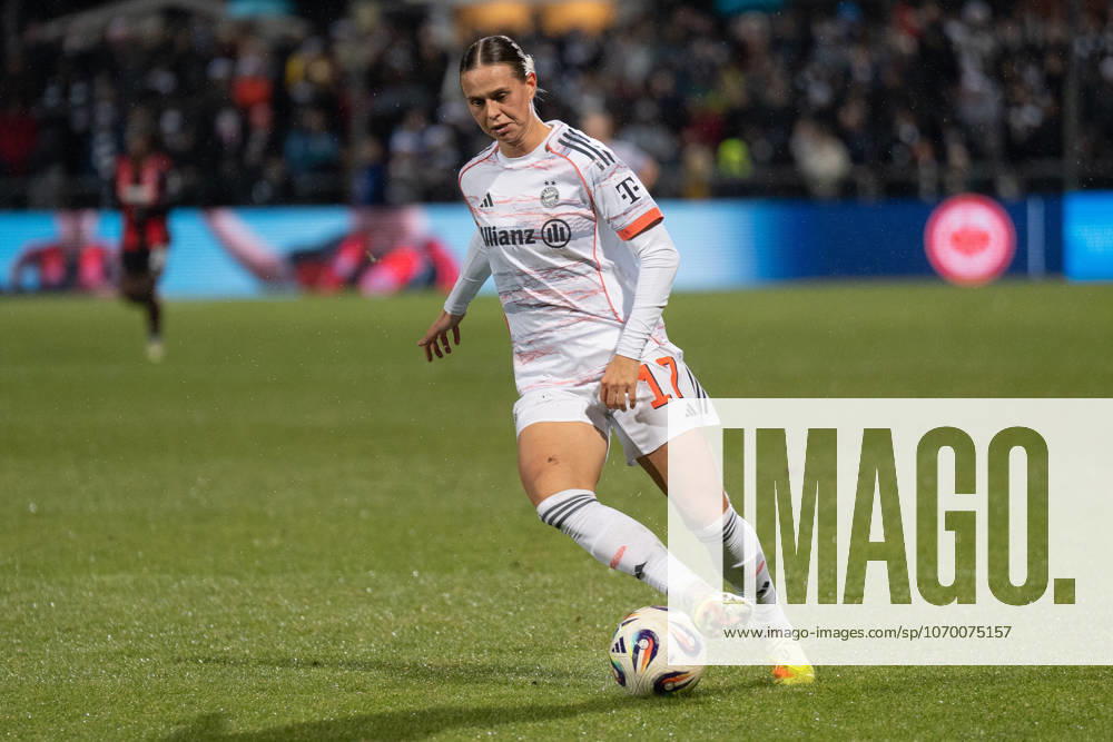 Fussball Google Pixel Frauen-Bundesliga, Eintracht Frankfurt - FC Bayern Klara Bühl (FC Bayern München, 17) Frankfurt am Main