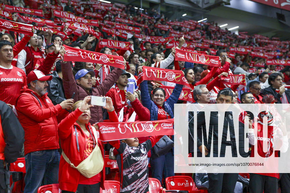 LIGA BBVA MX 2025 LIGA BBVA MX 2025 TOLUCA VS RAYADOS MONTERREY 06122025 TOLUCA, ESTADO DE MEXICO, MEXICO. General view of fans and ambiance, during semifinal game of the Torneo de Apertura 2025 of the BBVA Liga MX, held at the Estadio Nemesio Diez of Toluca, Estado de Mexico between Diablos Rojos del Toluca and Rayados Monterrey. Vista general de aficionados y ambiente, durante juego semifinal del Torneo Apertura 2025 de la Liga BBVA MX, celebrado en el estadio Nemesio Diez de Toluca, Estado de Mexico entre Diablos Rojos del Toluca y Rayados Monterrey. IMAGENSHOP AGENCIA FOTOGRAFICA TOLUCA ESTADO DE MEXICO MEXICO