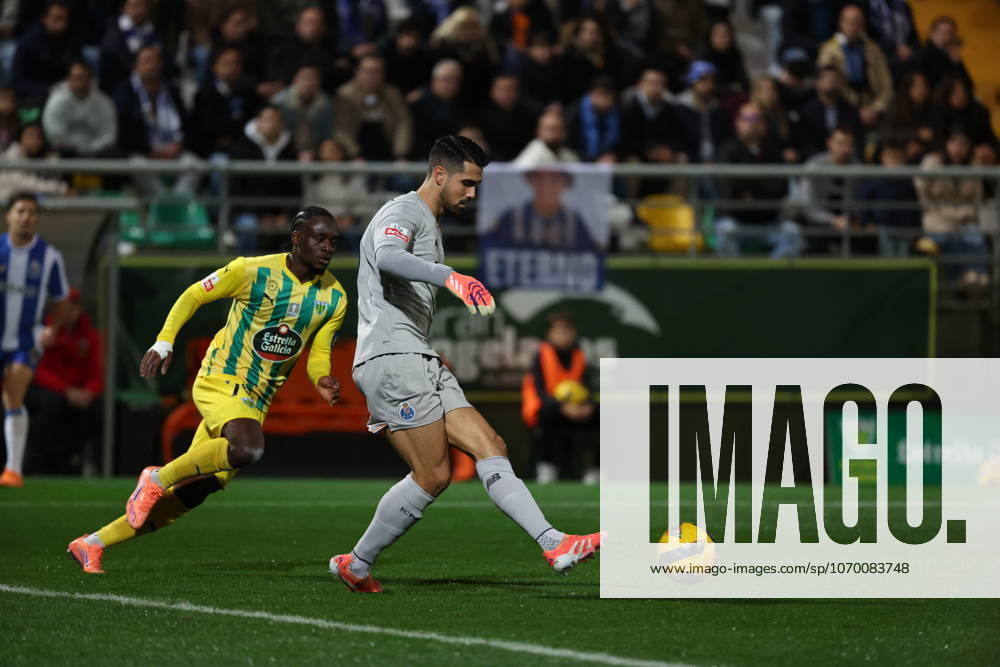 Diogo Costa (FC Porto) in action during the match between CD Tondela and FC Porto, valid for Liga Portugal Betclic 2025 2026 at Estadio Joao Cardoso on 7 December 2025. Tondela Estadio Joao Cardoso Tondela Portugal