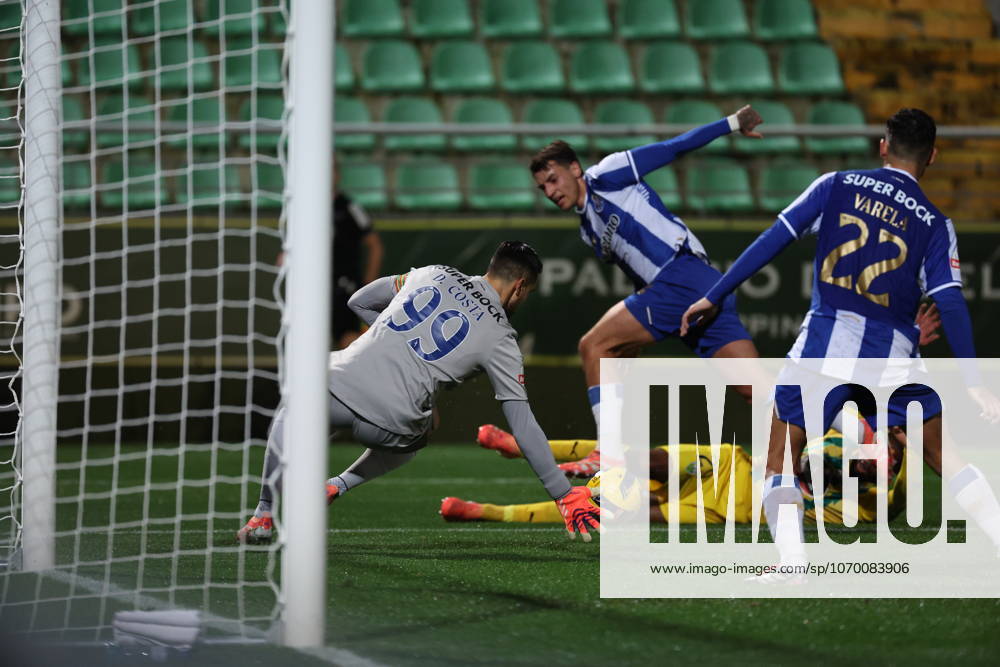 Diogo Costa (FC Porto) in action during the match between CD Tondela and FC Porto, valid for Liga Portugal Betclic 2025 2026 at Estadio Joao Cardoso on 7 December 2025. Tondela Estadio Joao Cardoso Tondela Portugal