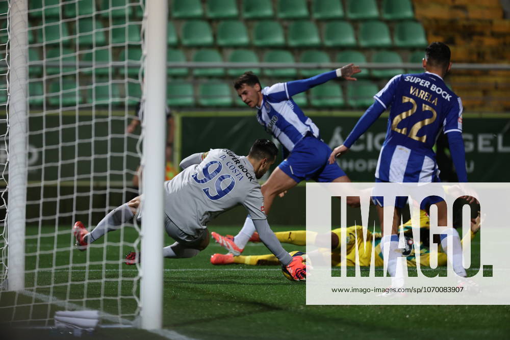 Diogo Costa (FC Porto) in action during the match between CD Tondela and FC Porto, valid for Liga Portugal Betclic 2025 2026 at Estadio Joao Cardoso on 7 December 2025. Tondela Estadio Joao Cardoso Tondela Portugal
