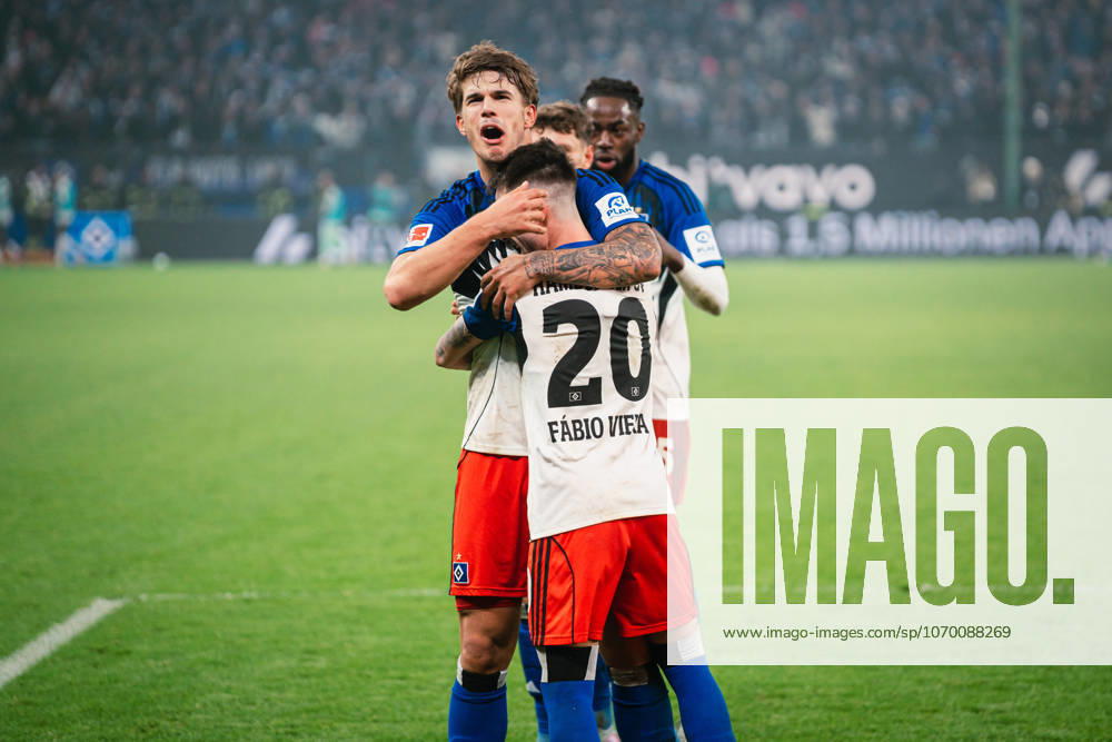 1. Bundesliga: Hamburger SV vs. SV Werder Bremen, 07.12.2025 TOR, JUBEL durch Luka Vuskovic (Hamburger SV, 44), welcher mit Fabio Vieira (Hamburger SV, 20) jubelt; Fußball, 1. Bundesliga, 13. Spieltag: Hamburger SV vs. SV Werder Bremen am 07.12.2025 im Volksparkstadion, Hamburg DFL REGULATIONS PROHIBIT ANY USE OF PHOTOGRAPHS AS IMAGE SEQUENCES AND OR QUASI-VIDEO.