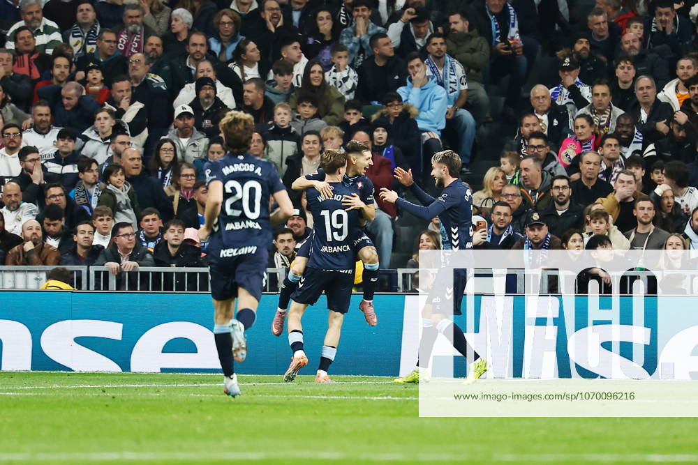 Celta team group, Mannschaftsbild, Totale (Celta), DECEMBER 7, 2025 - Football Soccer : Celta team players celebrate after Williot s goal during Spanish LaLiga EA Sports match between Real Madrid CF - RC Celta de Vigo at the Estadio Santiago Bernabeu in Madrid, Spain. Noxthirdxpartyxsales aflo_312902065