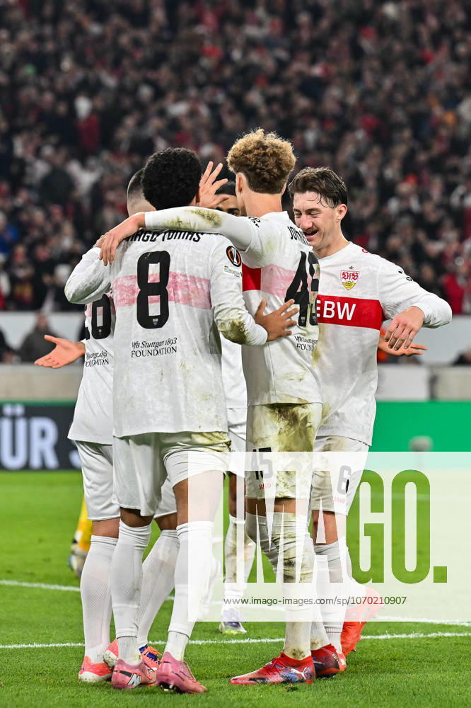 Europa League; VfB Stuttgart - Maccabi Tel Aviv; 11.12.2025 STUTTGART, GERMANY - 11. DECEMBER: Jubel der Schwaben nach dem Treffer zum 2-0 durch Tiago TOMAS (VfB Stuttgart 8) Tor Torschuetze Freude Happy während dem Match zwischen dem VfB Stuttgart und Maccabi Tel Aviv am 6. Spieltag der UEFA Europa League Ligaphase in der MHP Arena