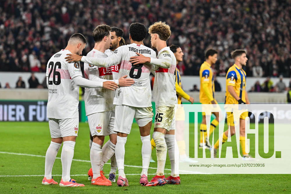 Europa League; VfB Stuttgart - Maccabi Tel Aviv; 11.12.2025 STUTTGART, GERMANY - 11. DECEMBER: Jubel der Schwaben nach dem Treffer zum 2-0 durch Tiago TOMAS (VfB Stuttgart 8) Tor Torschuetze Freude Happy während dem Match zwischen dem VfB Stuttgart und Maccabi Tel Aviv am 6. Spieltag der UEFA Europa League Ligaphase in der MHP Arena