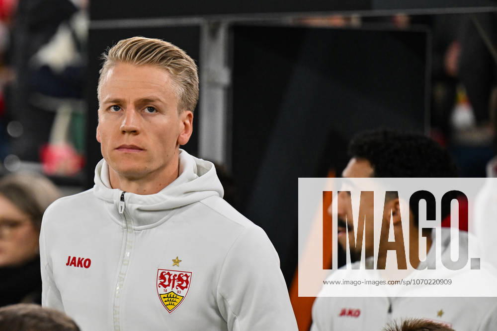 Europa League; VfB Stuttgart - Maccabi Tel Aviv; 11.12.2025 STUTTGART, GERMANY - 11. DECEMBER: im Bild Chris FÜHRICH (VfB Stuttgart 10) beim Einlauf vor dem Match zwischen dem VfB Stuttgart und Maccabi Tel Aviv am 6. Spieltag der UEFA Europa League Ligaphase in der MHP Arena