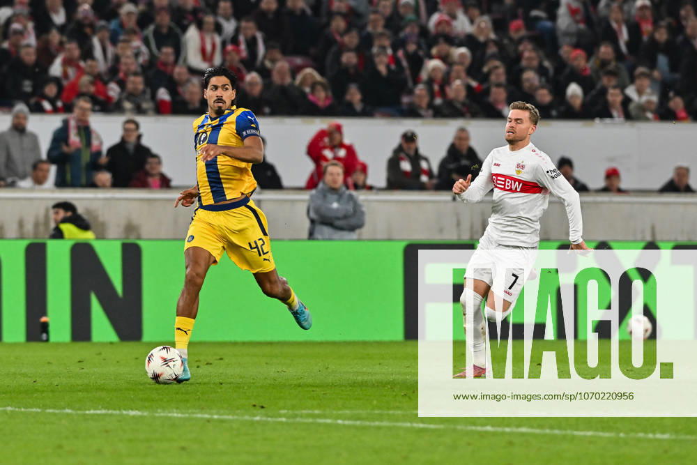 Europa League; VfB Stuttgart - Maccabi Tel Aviv; 11.12.2025 STUTTGART, GERMANY - 11. DECEMBER: im Duell Dor PERETZ (Maccabi Tel Aviv 42) und Maximilian MITTELSTÄDT (VfB Stuttgart 7) während dem Match zwischen dem VfB Stuttgart und Maccabi Tel Aviv am 6. Spieltag der UEFA Europa League Ligaphase in der MHP Arena