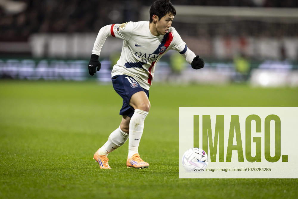 FOOTBALL: Ligue 1 FC Metz vs Paris Saint Germanin (PSG) - 13 12 2025 Stade Saint-Symphorien. Metz - France Kang-in Lee 19 (PSG)