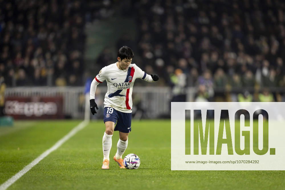 FOOTBALL: Ligue 1 FC Metz vs Paris Saint Germanin (PSG) - 13 12 2025 Stade Saint-Symphorien. Metz - France Kang-in Lee 19 (PSG)