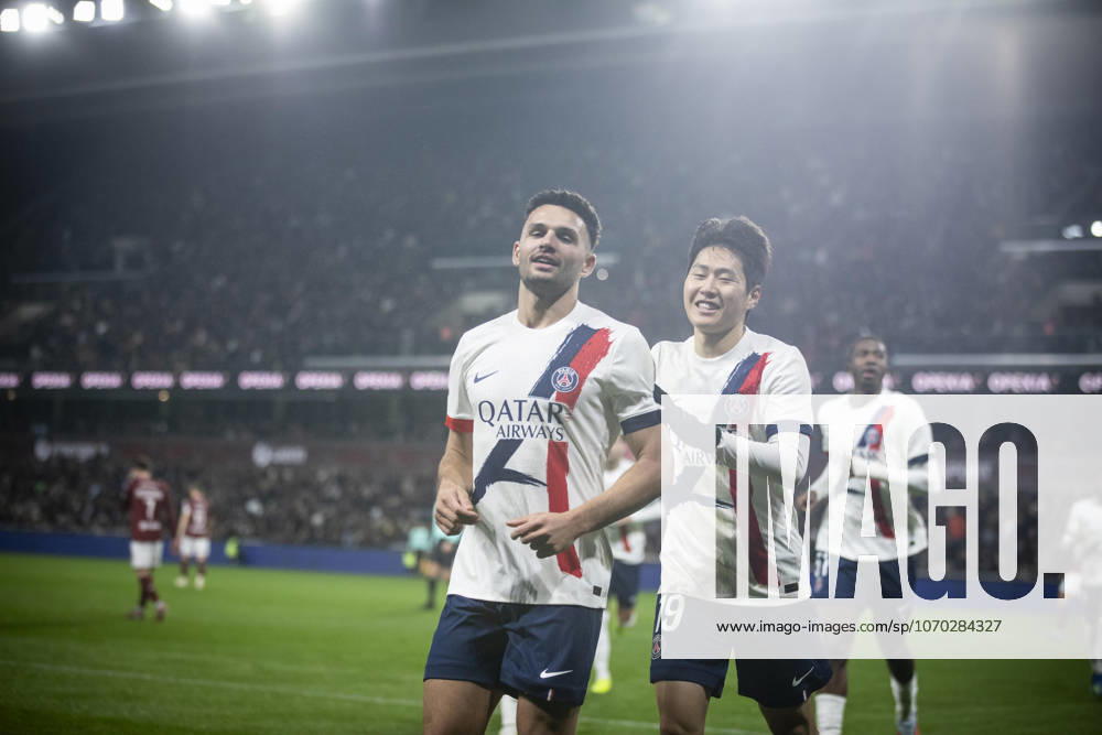 FOOTBALL: Ligue 1 FC Metz vs Paris Saint Germanin (PSG) - 13 12 2025 Stade Saint-Symphorien. Metz - France Joie des joueurs de l equipe de Paris Saint Germain (PSG) apres le but de Goncalo Ramos 9 (PSG) Kang-in Lee 19 (PSG)