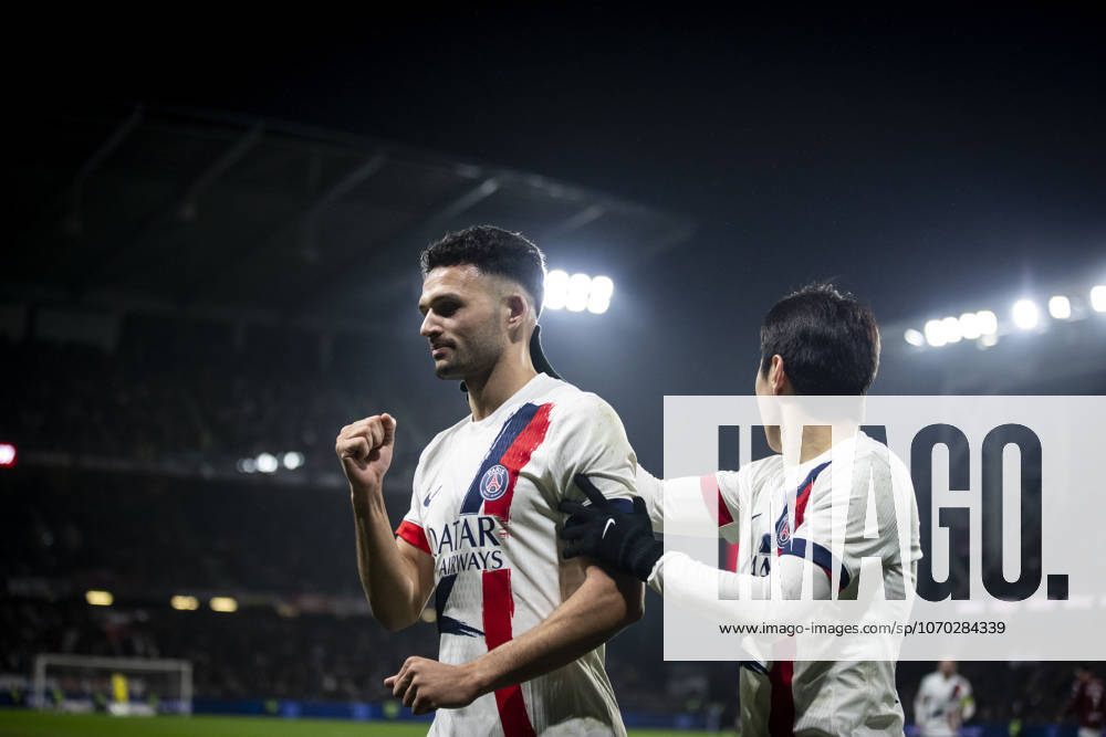 FOOTBALL: Ligue 1 FC Metz vs Paris Saint Germanin (PSG) - 13 12 2025 Stade Saint-Symphorien. Metz - France Joie des joueurs de l equipe de Paris Saint Germain (PSG) apres le but de Goncalo Ramos 9 (PSG)