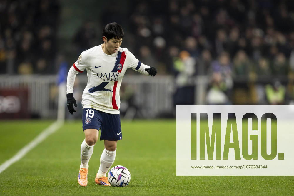 FOOTBALL: Ligue 1 FC Metz vs Paris Saint Germanin (PSG) - 13 12 2025 Stade Saint-Symphorien. Metz - France Kang-in Lee 19 (PSG)