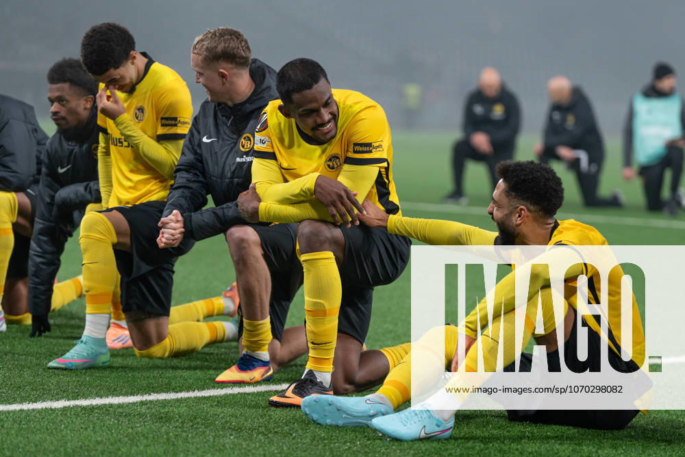 Sergio Córdova (9 YB) and Gregory Wüthrich (5 YB) celebrating with the fans at the end of the UEFA Europa League match between BSC Young Boys and Lille OSC at Stadion Wankdorf in Bern, Switzerland. (Photo by Carla Botica Sports Press Photo SPP)