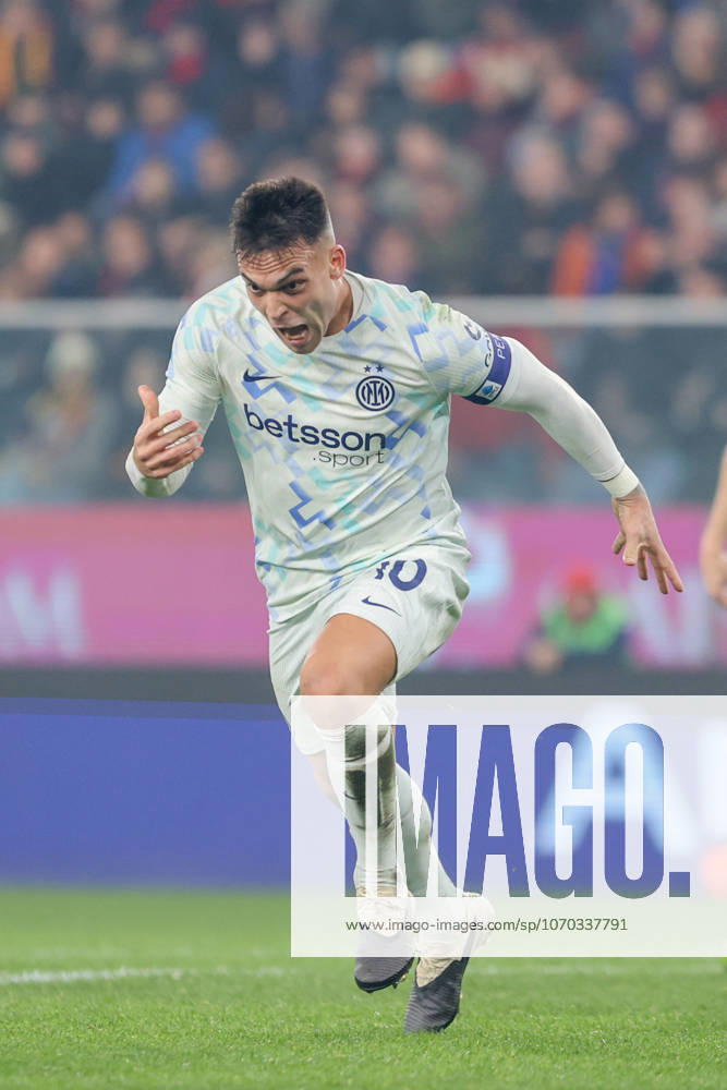 Inters Lautaro Martinez celebrates after scoring a goal for his team during the Serie A soccer match between Genoa and Inter at the Luigi Ferraris Stadium in Genoa, Italy - Sunday, December 14, 2025. - Soccer .