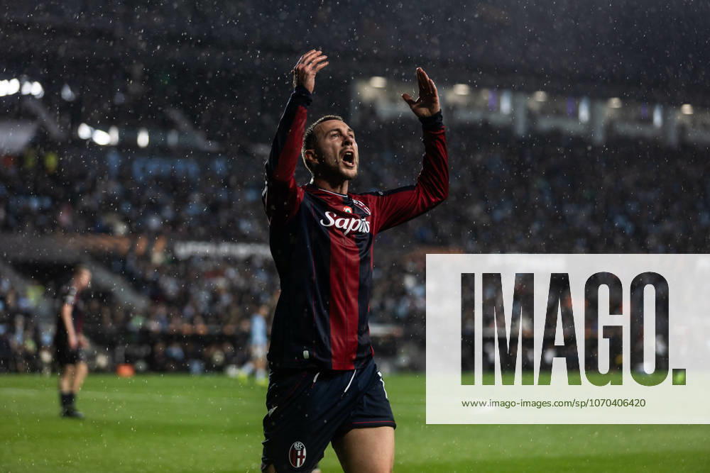 Federico Bernadeschi of Bologna FC 1909 reacts during the UEFA Europa League 2025 26 League Phase MD6 match between Real Club Celta and Bologna FC 1909 at Estadio Balaidos. Soccer 2025: Celta Vigo 1:2 Bologna - ZUMA Bol 20251211_mda_p267_167