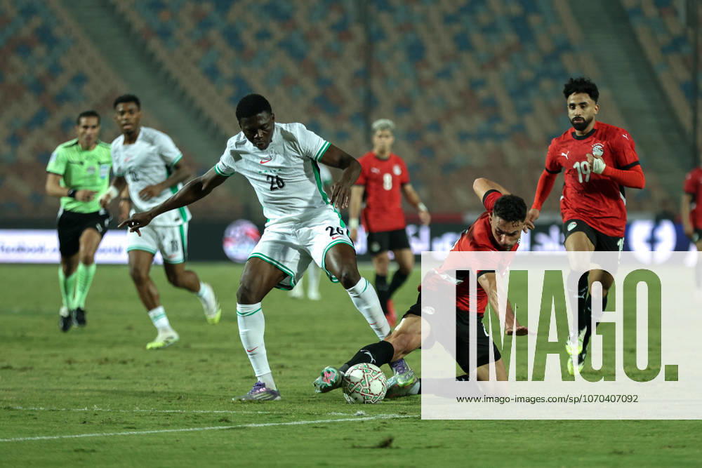 Egypt v Nigeria - International Friendly, Länderspiel, Nationalmannschaft Egypt s Mohamed Hany is in action with Nigeria s Ebenezer Akinsanmiro at Cairo International Stadium in Cairo, Egypt, on December 16, 2025. cairo Egypt