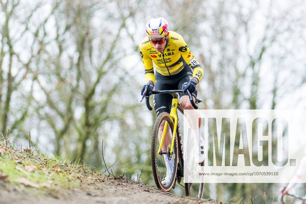 Belgian Wout van Aert pictured in action during the men s elite race of the World Cup cyclocross cycling event in Antwerp on Saturday 20 December 2025, the fifth stage (out of 12) of the UCI World Cup competition. JASPERxJACOBS x150378285x