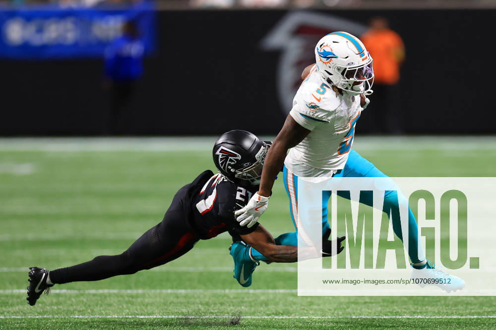 ATLANTA, GA - OCTOBER 26: Mike Hughes 21 of the Atlanta Falcons tackles Jaylen Wright 5 of the Miami Dolphins during the Sunday afternoon NFL, American Football Herren, USA game between the Atlanta Falcons and the Miami Dolphins on October 26, 2025 at Mercedes-Benz Stadium in Atlanta, Georgia. (Photo by David J. Griffin Icon Sportswire) NFL: OCT 26 Dolphins at Falcons Icon9532510262490